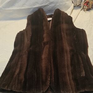 Chico's Faux Fur Vest Size 0 (MED) Very Good Condition. No Signs Of Wear.